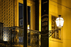 Façade de l’hébergement - soirée/nuit