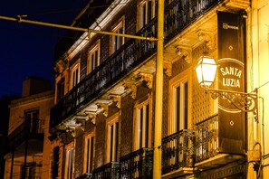 Façade de l’hébergement - soirée/nuit