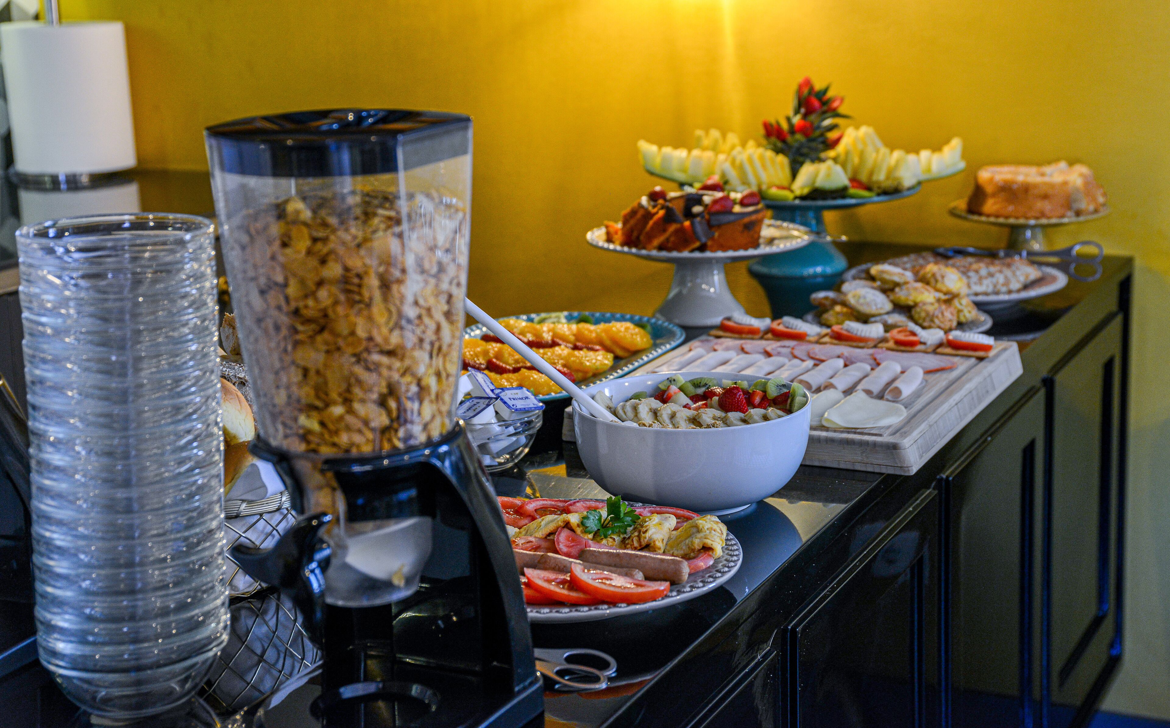 每日供應吃到飽早餐 (每人 EUR15)