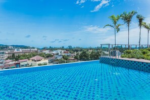Outdoor pool, pool umbrellas, sun loungers