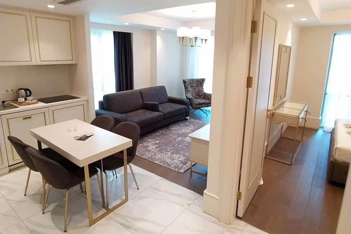In-room safe, individually decorated, individually furnished, desk