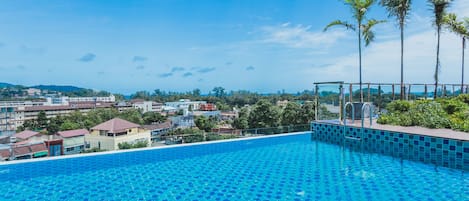 Outdoor pool, pool umbrellas, sun loungers