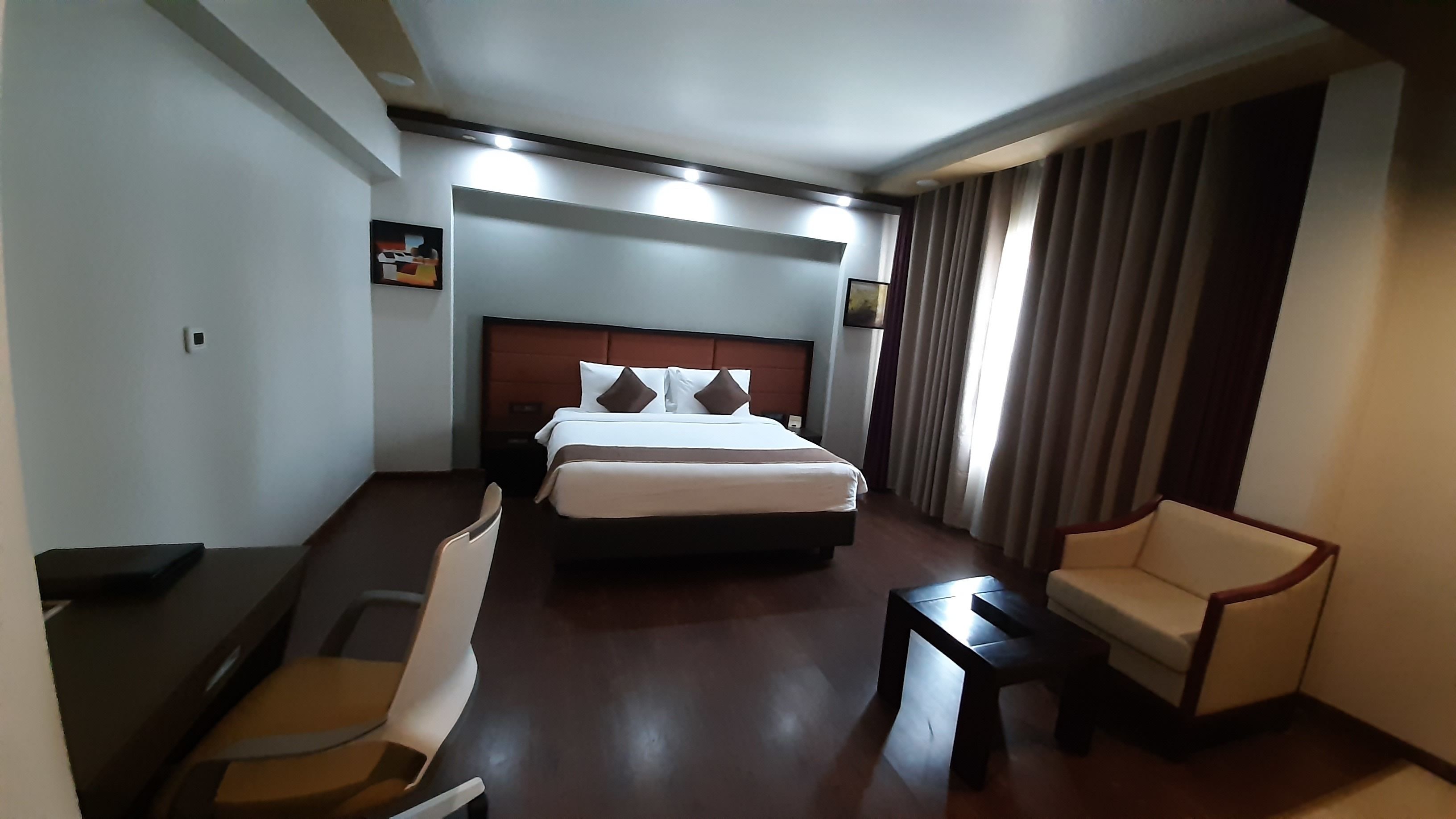 deluxe double room, 1 double bed | 1 bedroom, minibar, in-room safe, desk