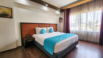 Deluxe Double Room, 1 Double Bed | Minibar, in-room safe, desk, iron/ironing board