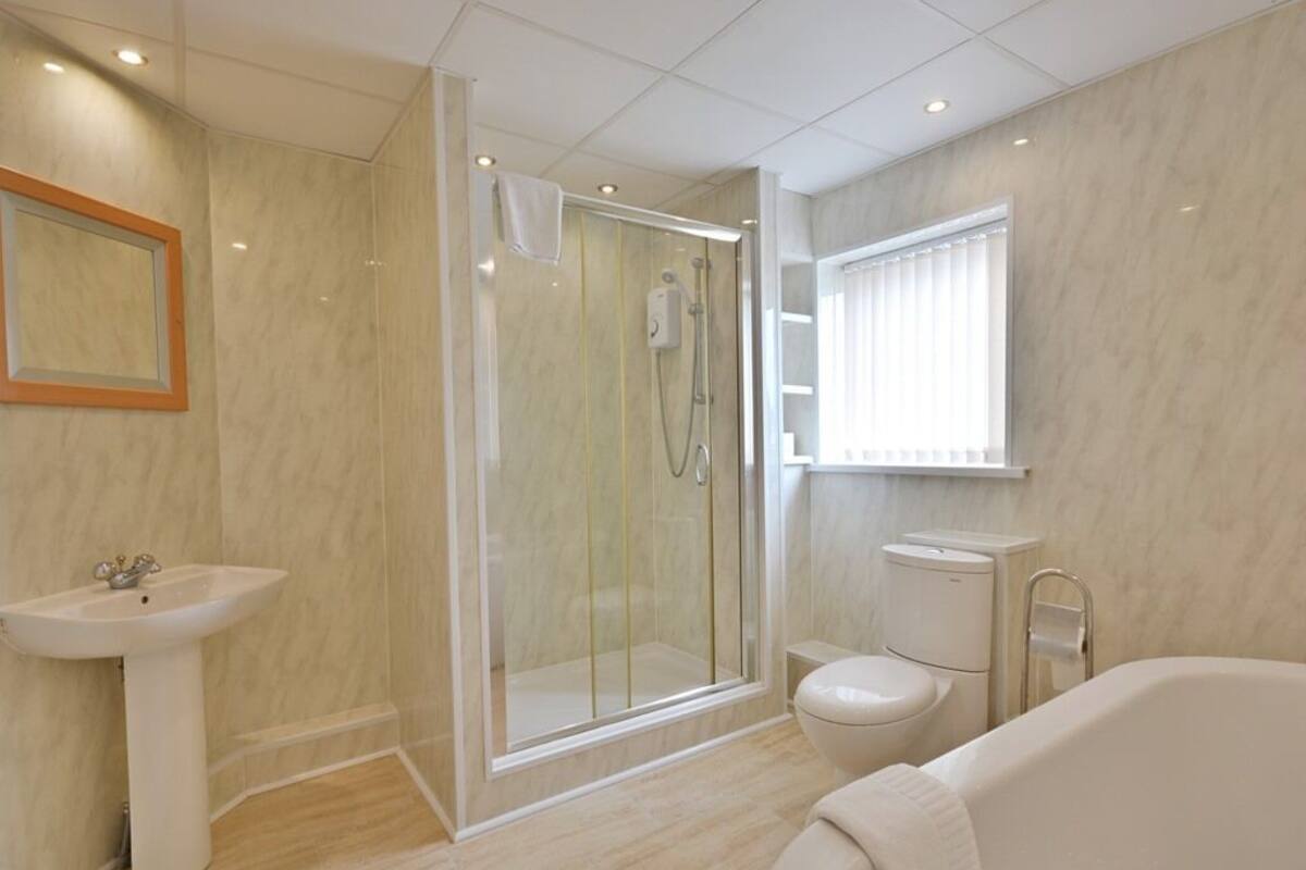 Deluxe Triple Room, Ensuite (Triple with bath) | Bathroom