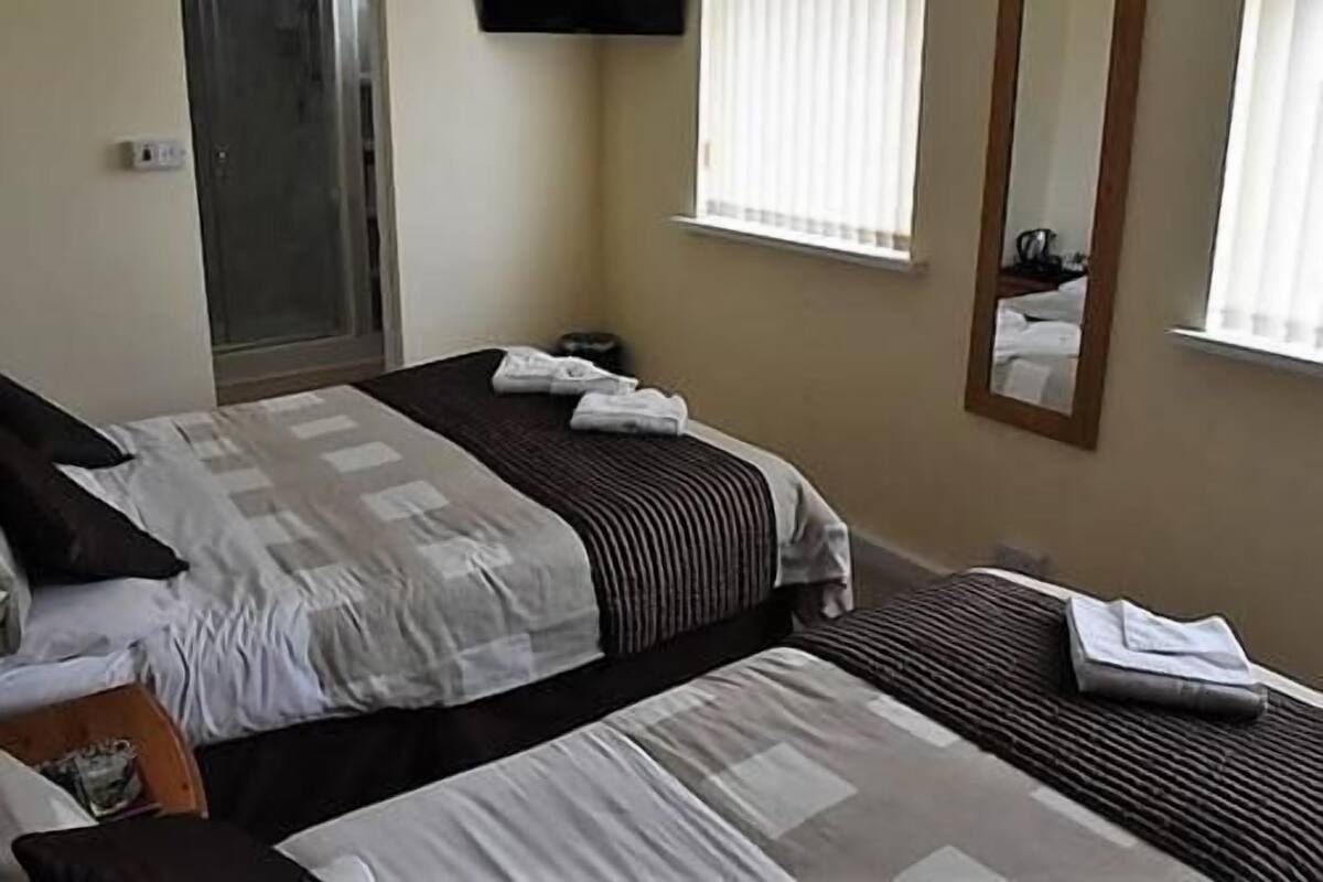 Comfort Triple Room, Ensuite (Triple with shower)