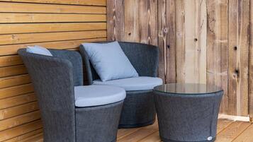 Deluxe-Chalet, 1 Schlafzimmer, Terrasse, Bergblick | Schreibtisch, schallisolierte Zimmer, kostenloses WLAN, Bettwäsche