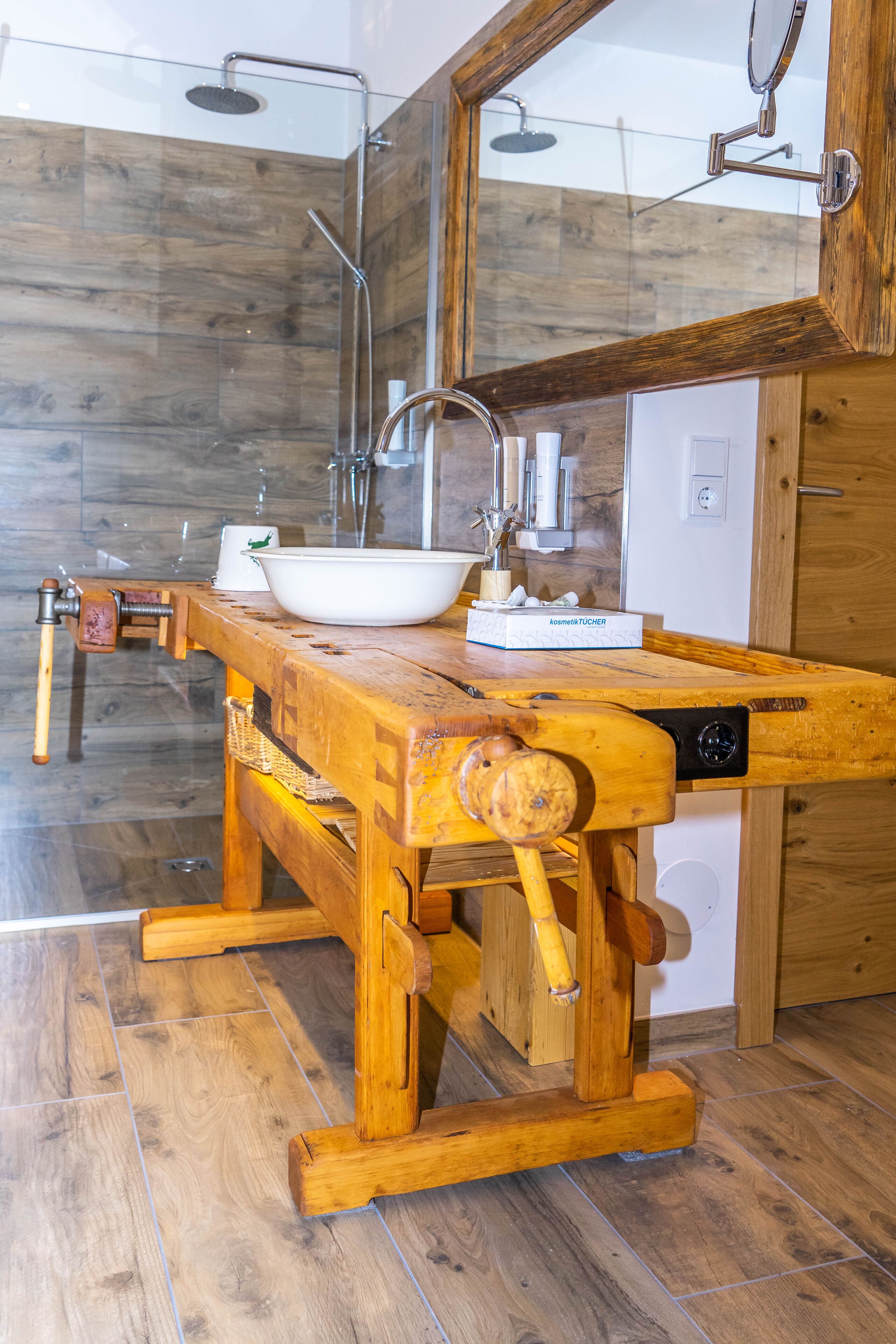 1 bedroom, desk, soundproofing, free wifi