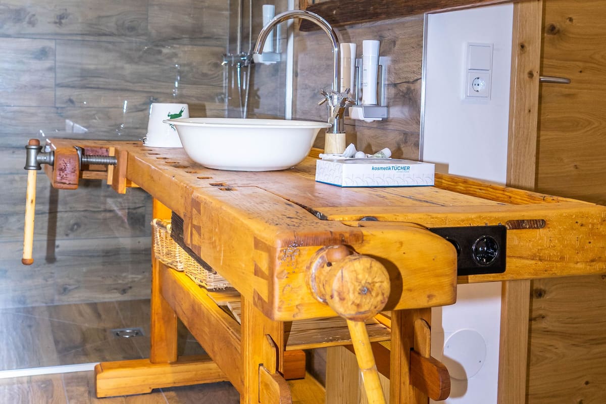 1 bedroom, desk, soundproofing, free wifi