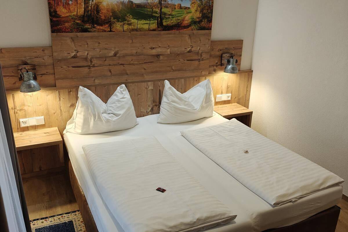 classic double room | bathroom | shower, free toiletries, hair dryer, bathrobes