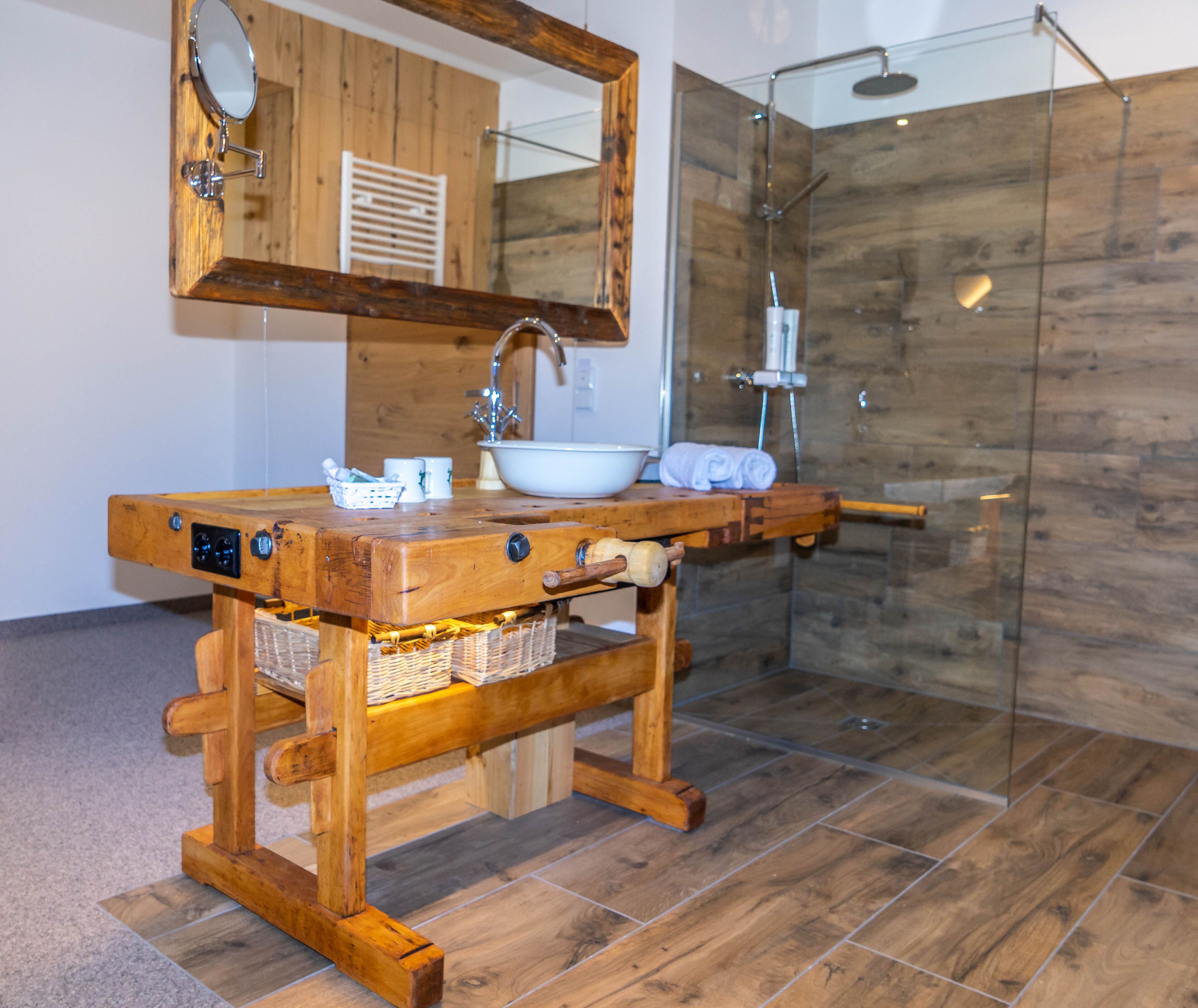 1 bedroom, desk, soundproofing, free wifi