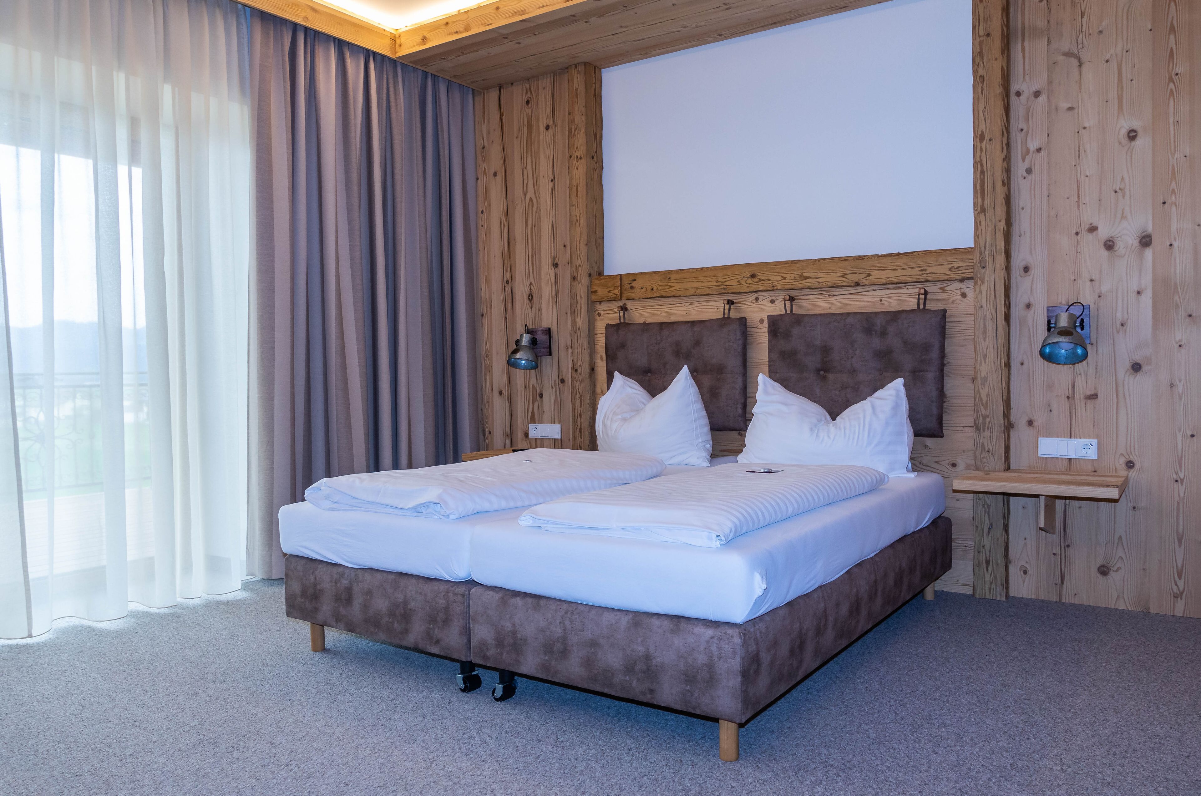 Deluxe Chalet, 1 Bedroom, Patio, Mountain View | Desk, soundproofing, free WiFi, bed sheets