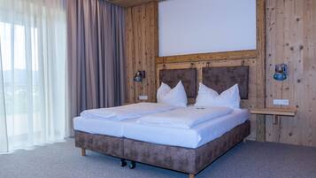 Deluxe Chalet, 1 Bedroom, Patio, Mountain View | Desk, soundproofing, free WiFi, bed sheets