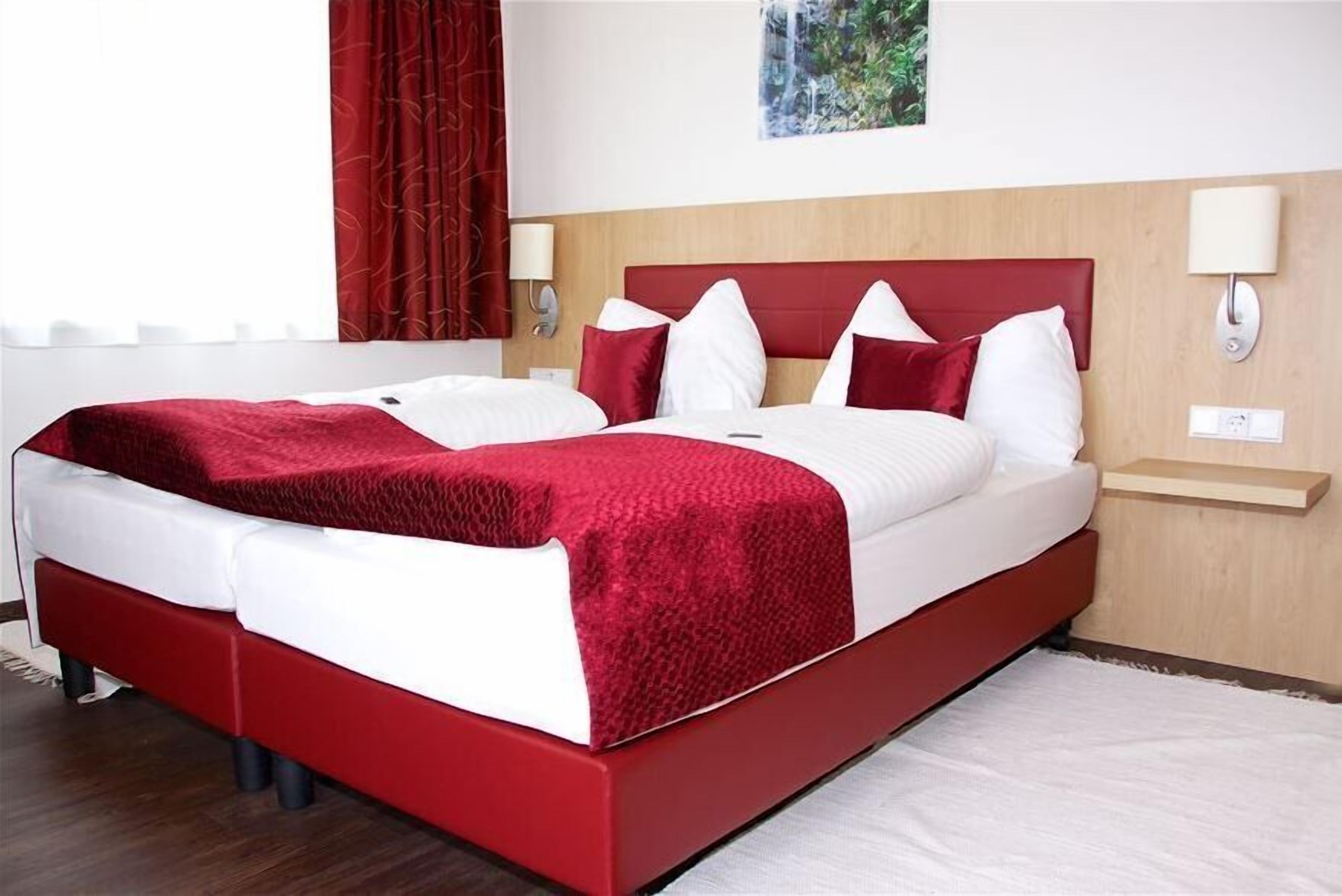 Escritorio, sistema de insonorización, wifi gratis y ropa de cama