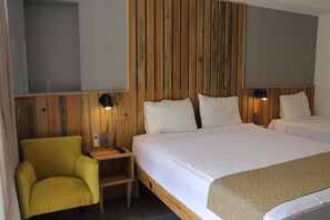 Kamar Double atau Twin Standar | Minibar, brankas, meja kerja, dan tempat tidur bayi gratis