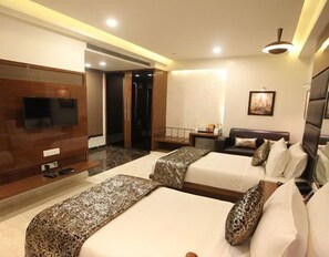 Minibar, in-room safe, desk, soundproofing - The Sentinel (New Delhi)