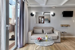 Suíte superluxo, terraço | Área de estar | TV de tela plana