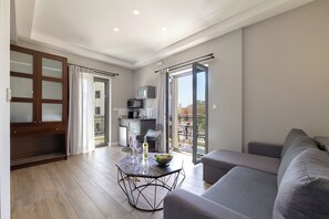 奢华套房, 阳台 | 起居区 | 平板电视