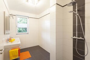 Appart'hôtel Deluxe, 2 chambres, accessible aux personnes à mobilité réduite, vue lac | Salle de bain