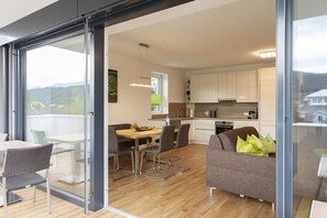 Condo Deluxe, 2 habitaciones, con acceso para personas discapacitadas, vista al lago | Terraza o patio