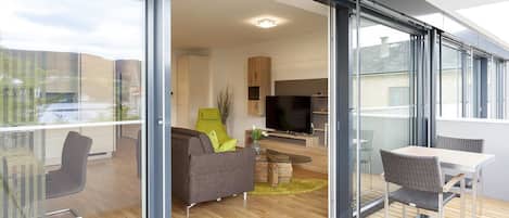 Deluxe Condo, 2 Bedrooms, Accessible, Lake View | Terrace/patio