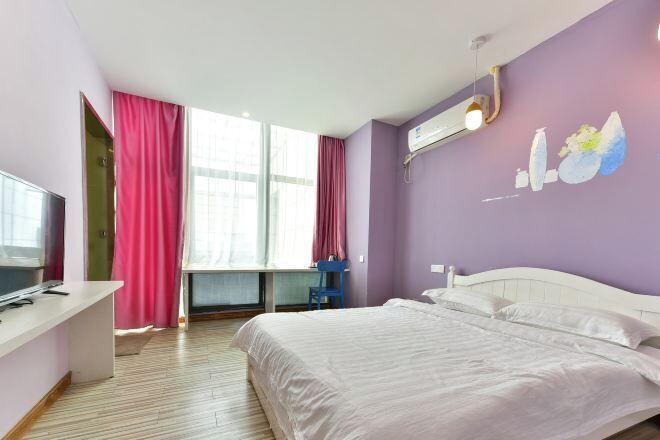 Desk, blackout curtains, free WiFi