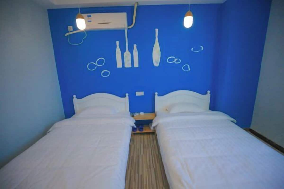 Desk, blackout curtains, free WiFi