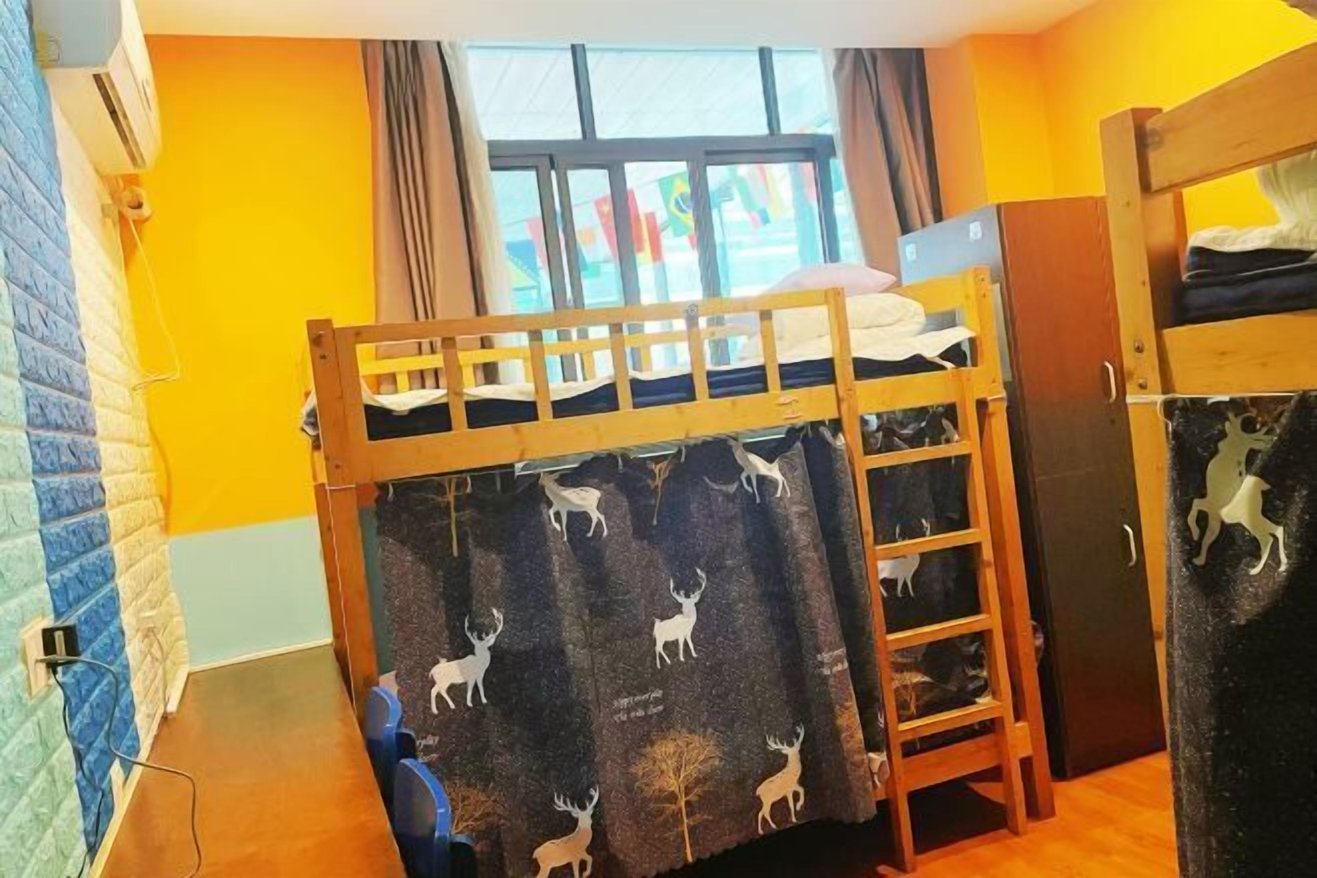 Schreibtisch, Verdunkelungsvorhänge, kostenloses WLAN