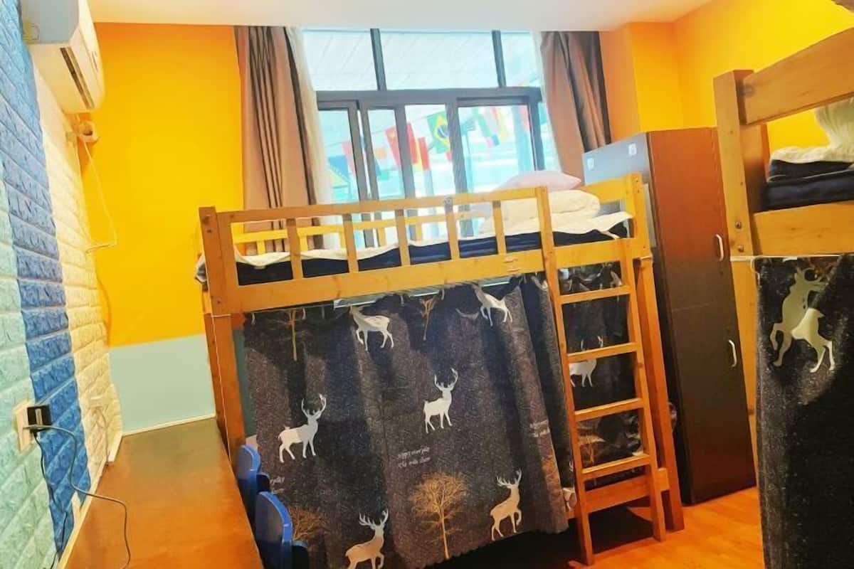 Desk, blackout curtains, free WiFi