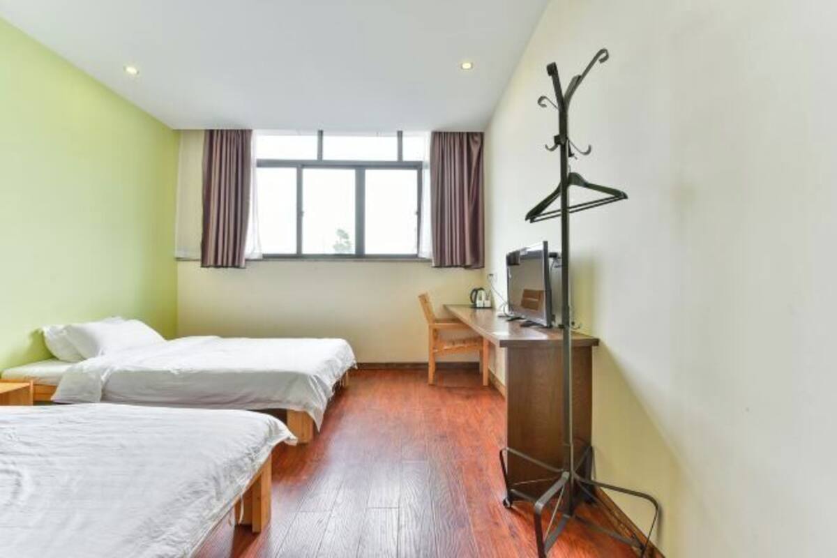 Desk, blackout curtains, free WiFi