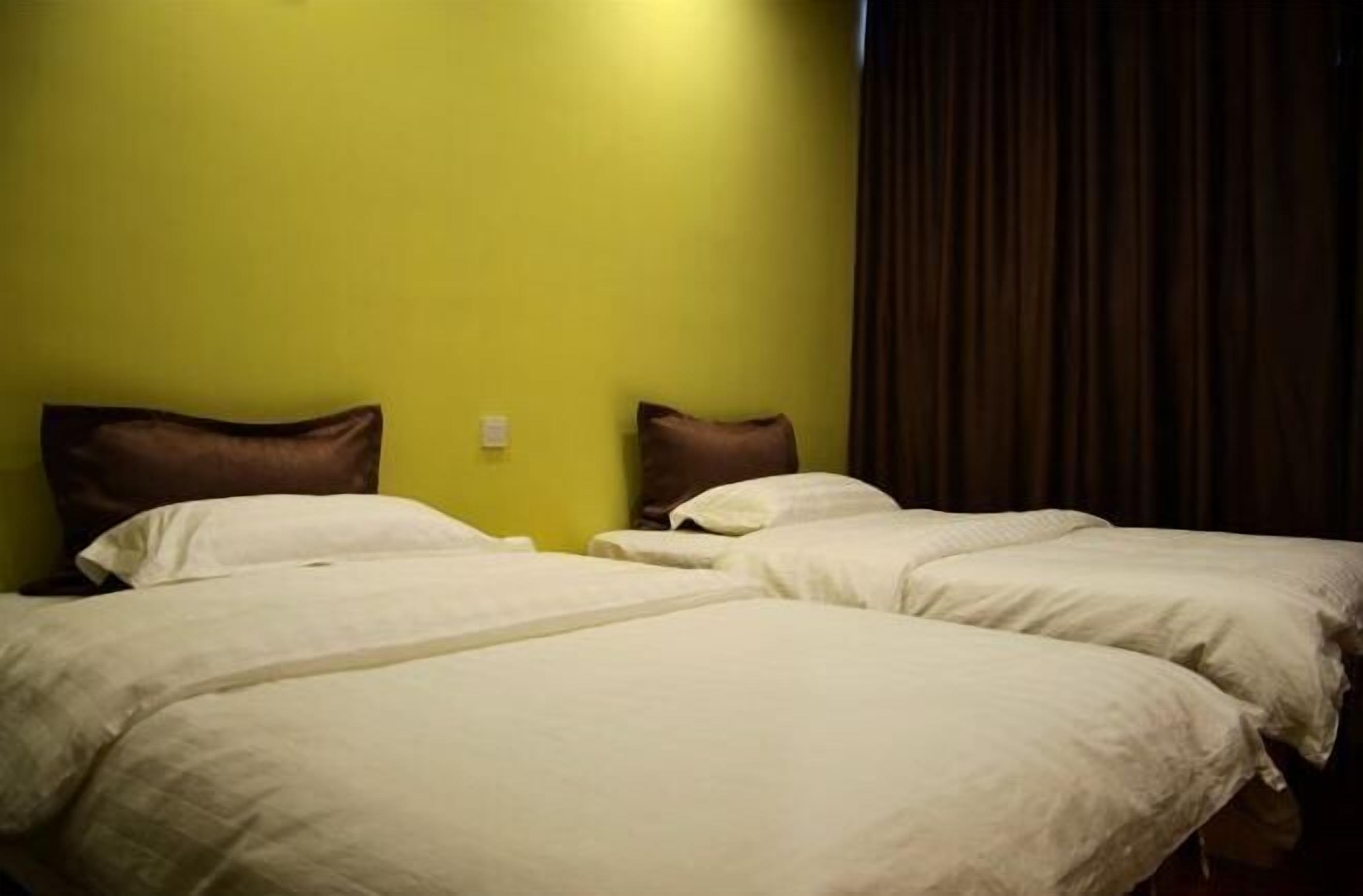 Skrivebord, blendingsgardiner og wi-fi (inkludert)