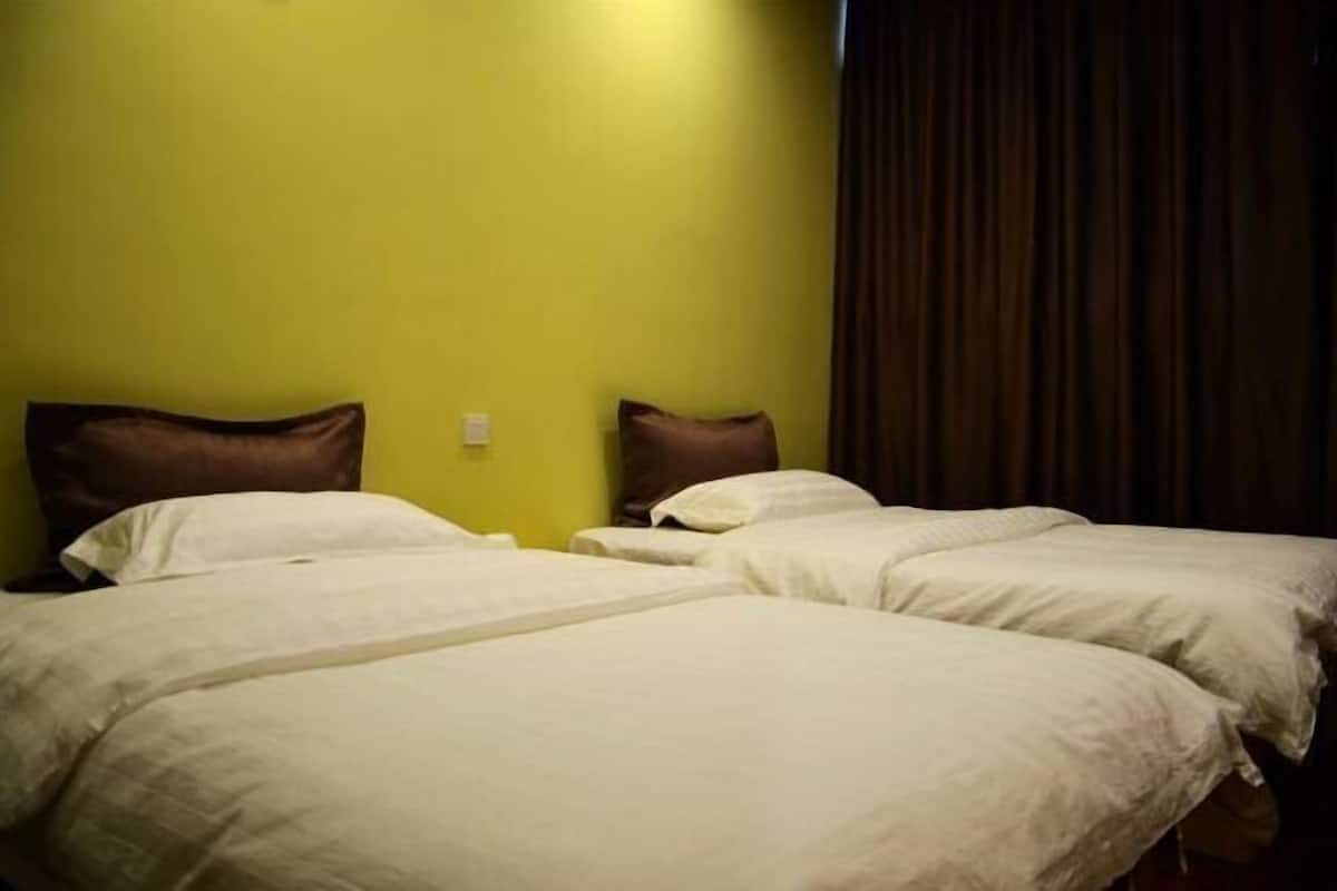 Desk, blackout curtains, free WiFi