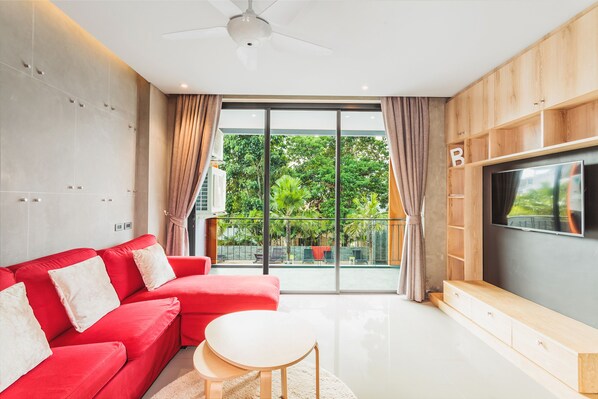 Condo, 2 Bedrooms | Living room
