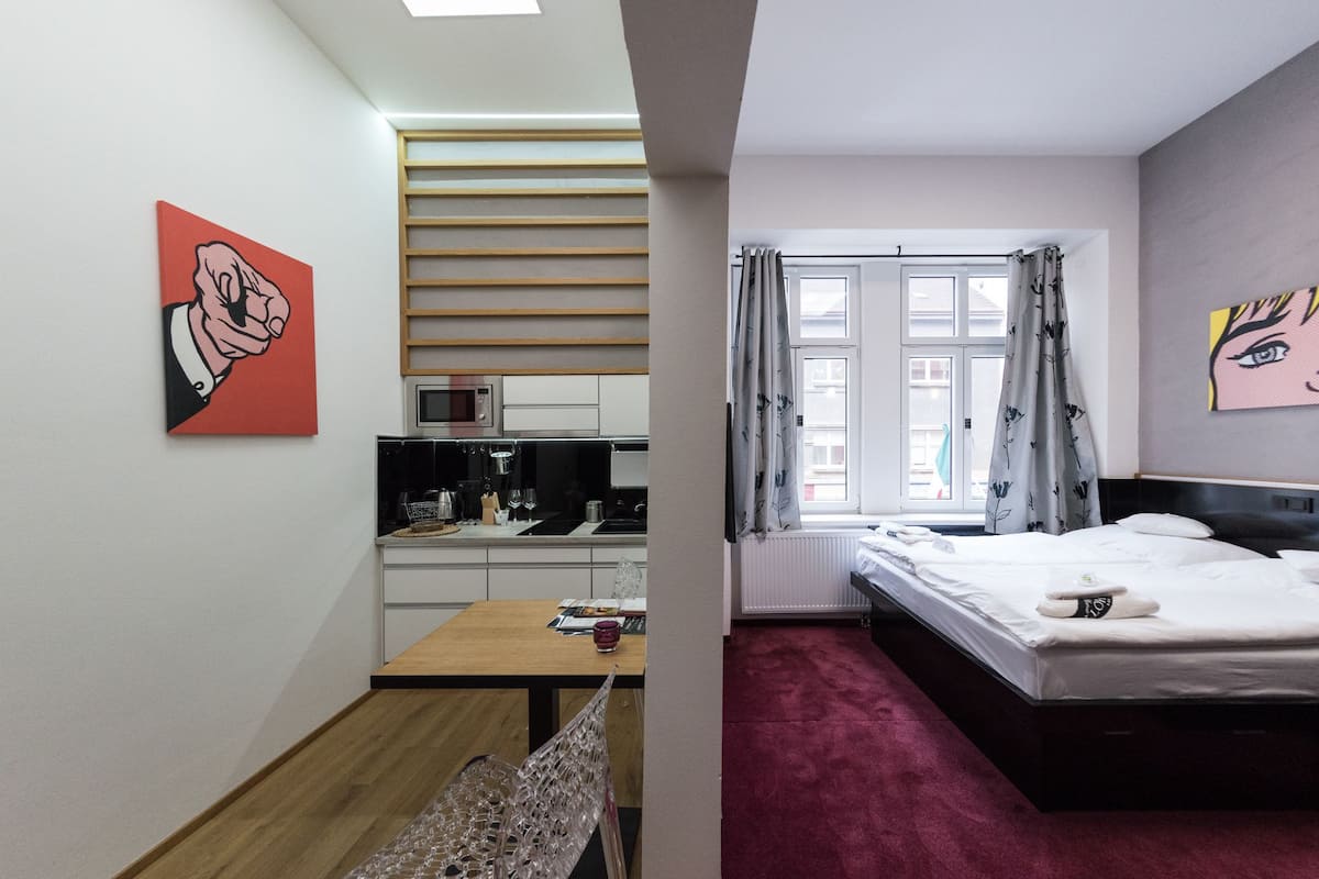 Suite monolocale Design, 1 camera da letto, cucina | Una scrivania, tende oscuranti, Wi-Fi gratuito, lenzuola