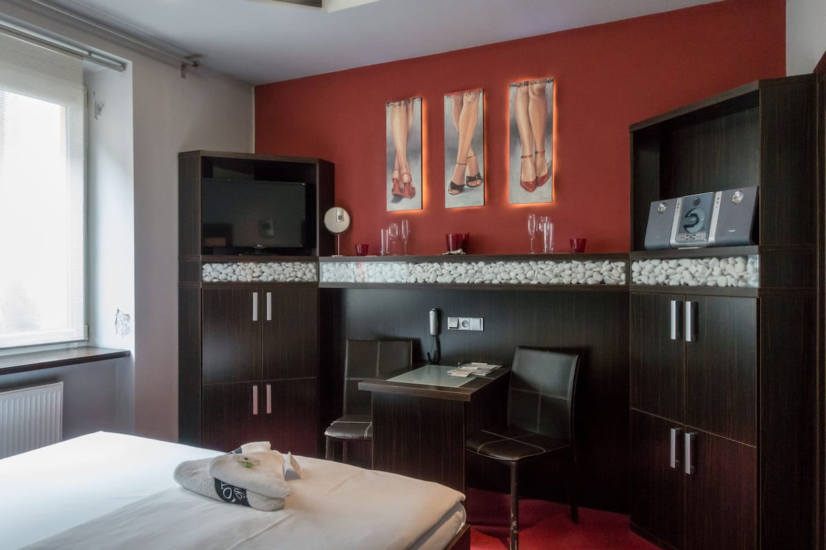 Desk, blackout curtains, free WiFi, bed sheets