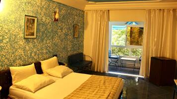 Minibar, escritorio, tabla de planchar con plancha y wifi gratis