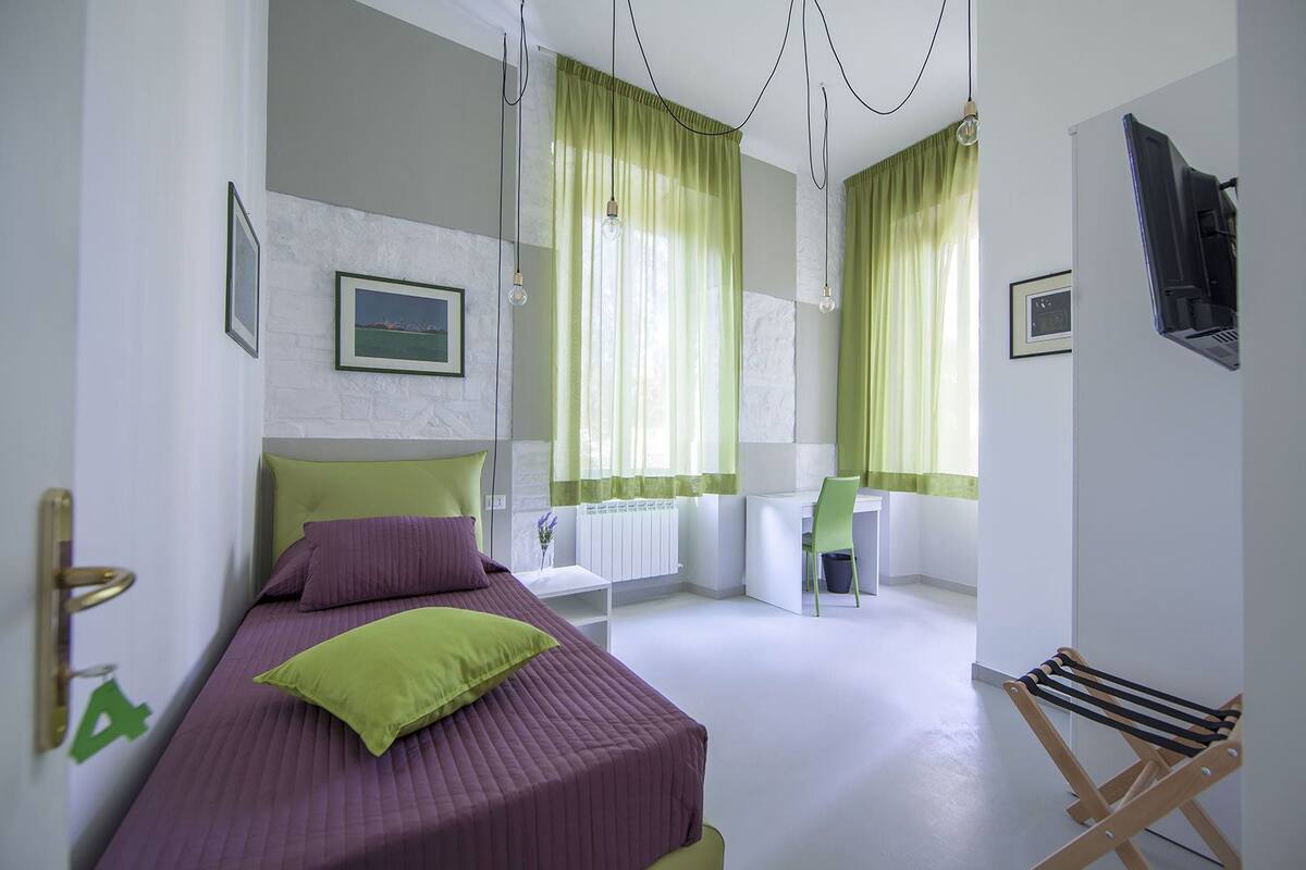 Single Room, Accessible | Premium bedding, Select Comfort beds, in-room safe, desk