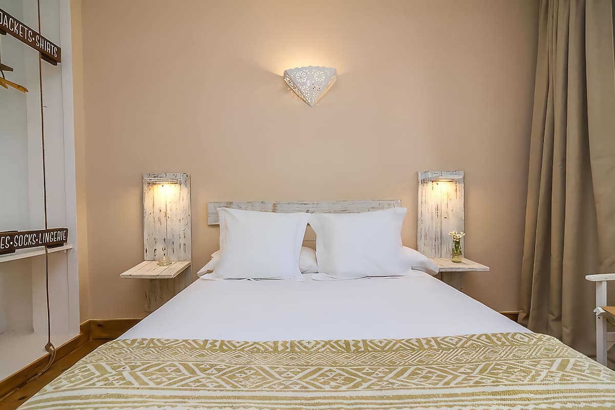 Cortinas blackout, tabla de planchar con plancha y wifi gratis 