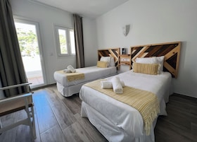 Suite Standard, 2 chambres | Rideaux occultants, fer et planche à repasser, Wi-Fi gratuit