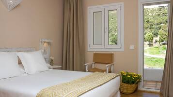 Standard Double Room, Mountain View | Blackout drapes, iron/ironing board (on request), WiFi (free)