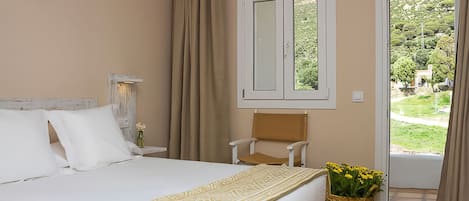 Standard Double Room, Mountain View | Blackout drapes, iron/ironing board (on request), WiFi (free)