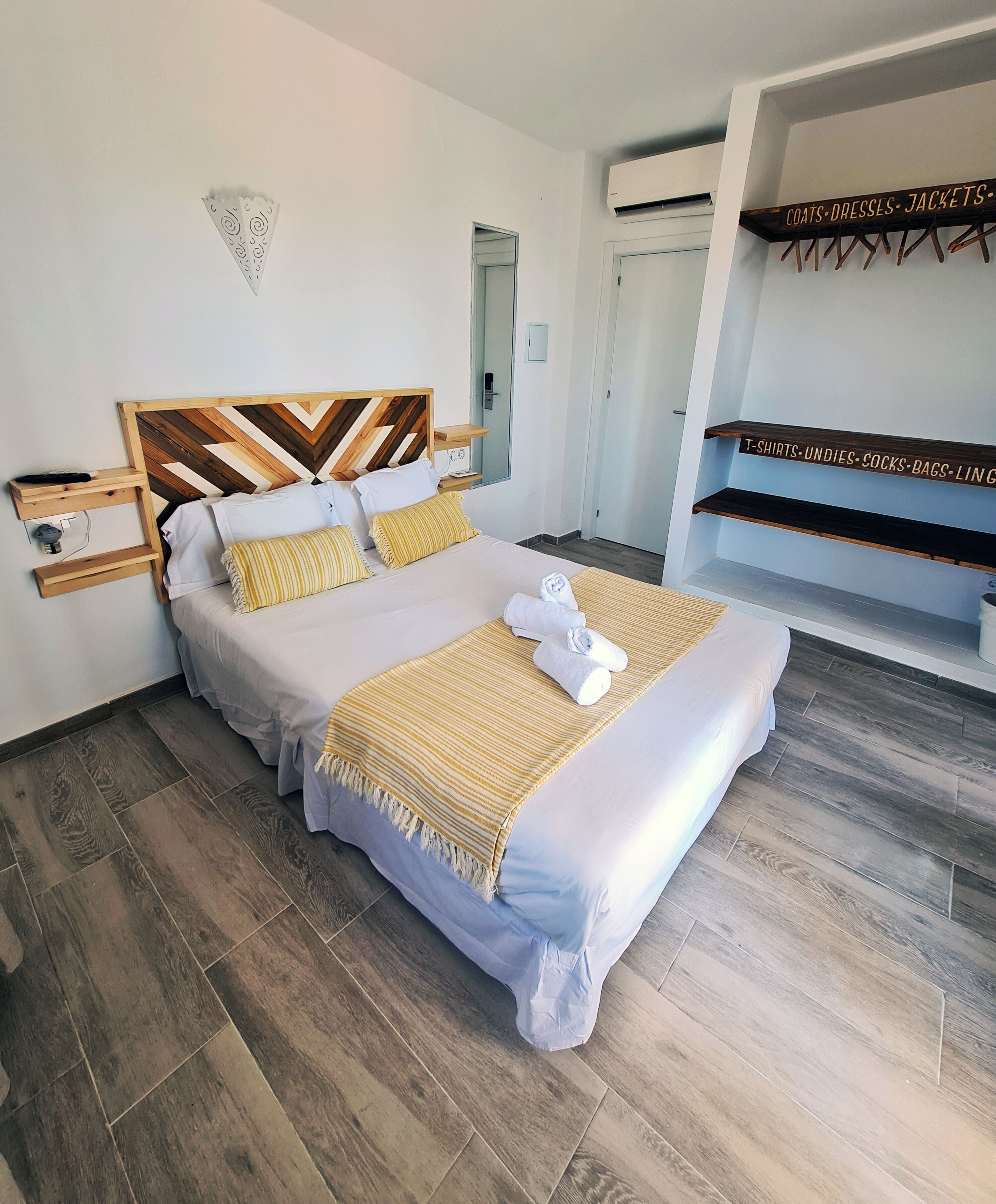 Habitación doble estándar, vista al océano | Cortinas blackout, tabla de planchar con plancha y wifi gratis 
