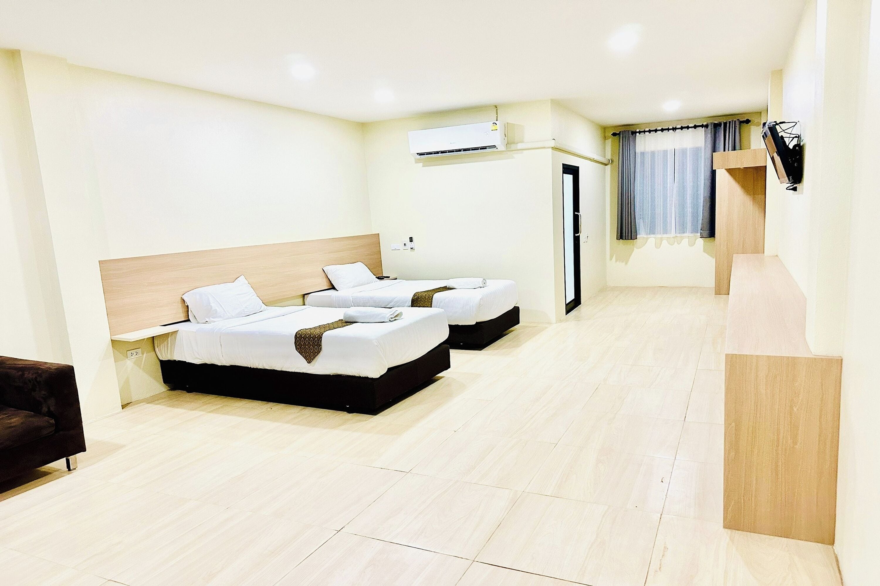 Deluxe Twin Room | Free WiFi, bed sheets