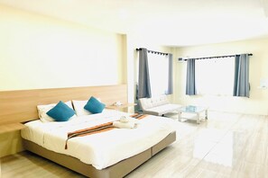 Deluxe Double Room | Free WiFi, bed sheets