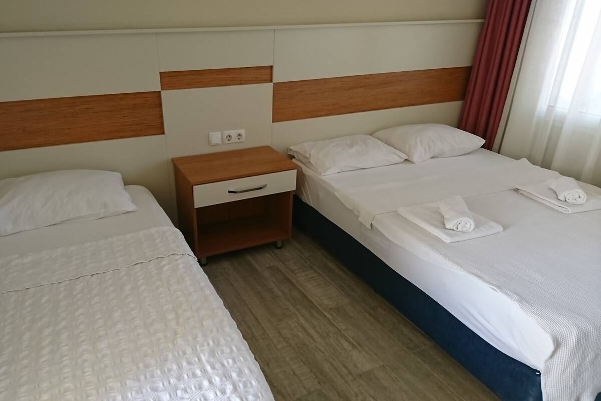 Standard Triple Room | Desk, cribs (free), WiFi (free)