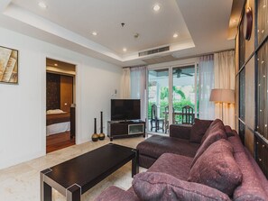 開放式客房, 2 間臥室 | 客廳 | 平面電視