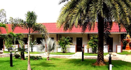 Banlang Hotel Resort & Swimmingpool