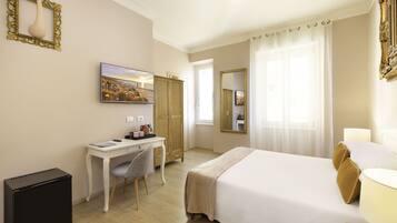 Executive Room | Premium bedding, minibar, desk, soundproofing
