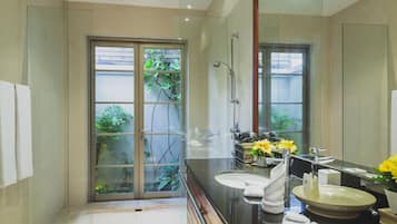 Villa, 3 Bedrooms | 3 bedrooms, in-room safe, desk, iron/ironing board