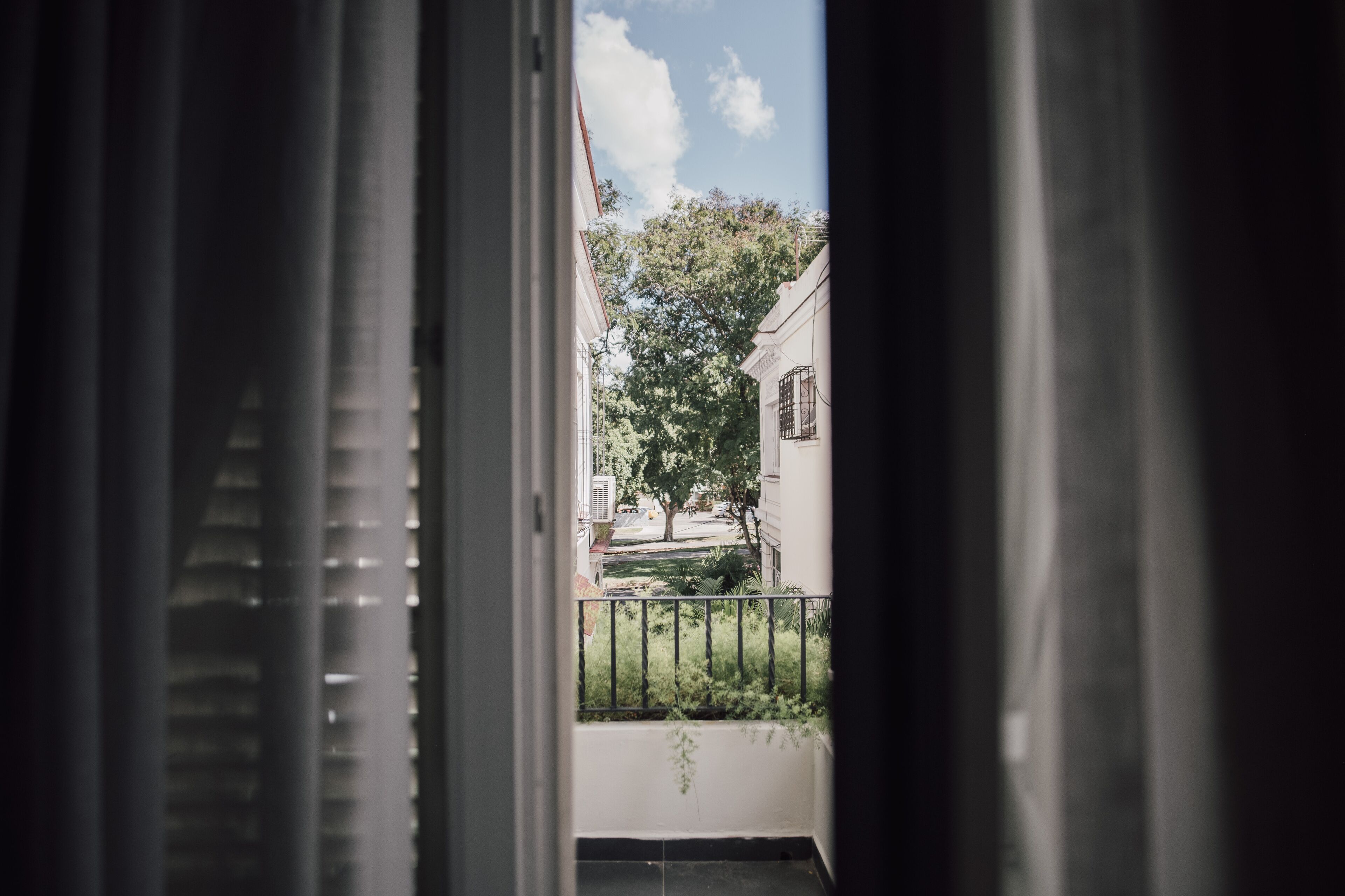 junior room | frette italian sheets, premium bedding, tempur-pedic beds, in-room safe